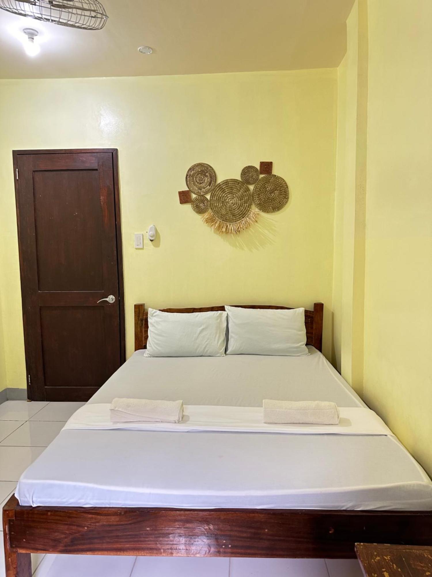 Edgar'S Guest House Moalboal Exterior foto